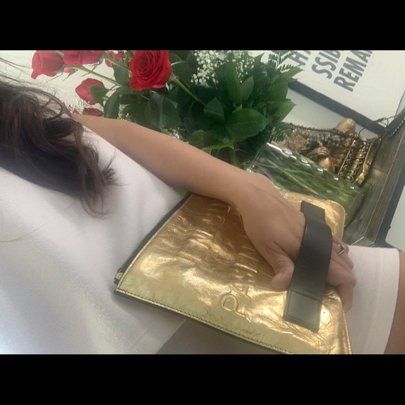 Authentic CHANEL clutch - Picture 9 of 15